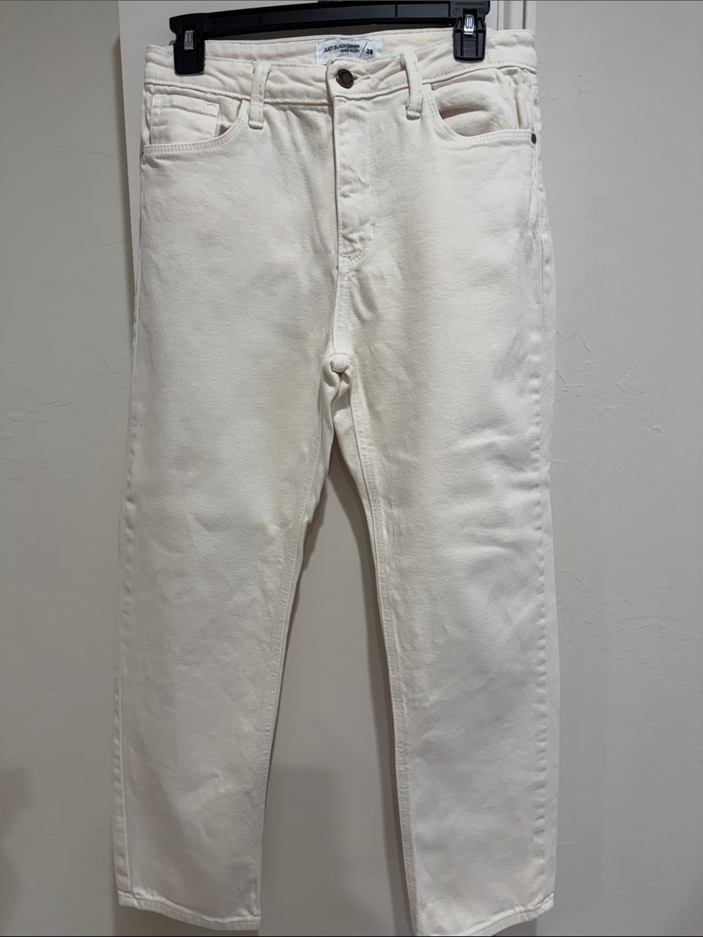 Just Black Slim Jeans in Off-White